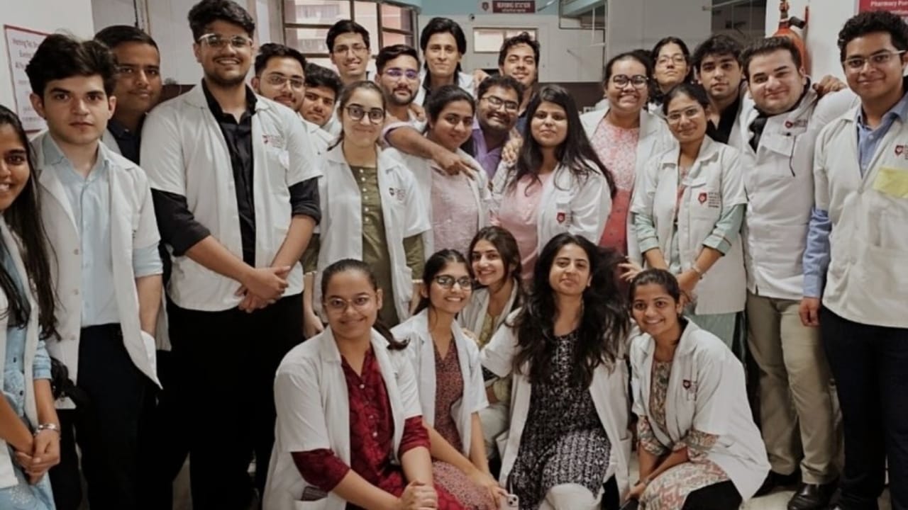 ತಮ್ಮ ಈ ಜರ್ನಿಯಲ್ಲಿ ತಮಗೆ ಬೆನ್ನೆಲುಬಾಗಿ ನಿಂತ ತಾಯಿ ಮತ್ತು ಇತರೆ ಕುಟುಂಬದವರು ಮತ್ತು ಸ್ನೇಹಿತರಿಗೆ ಧನ್ಯವಾದಗಲನ್ನು ನಟಿ ಶ್ರೀಲೀಲಾ ಹೇಳಿದ್ದಾರೆ.