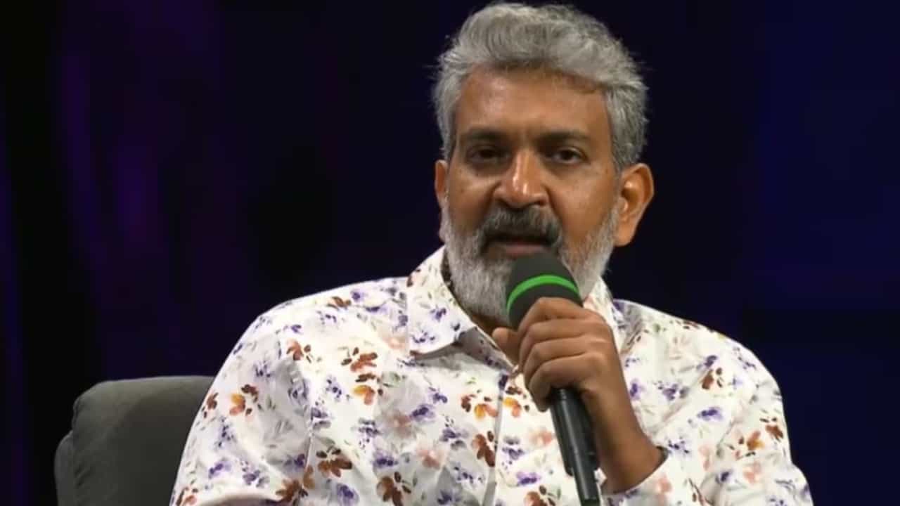 ಬ್ಲಾಕ್ ಬಸ್ಟರ್ ಸಿನಿಮಾಗಳ ನಿರ್ದೇಶಕ ರಾಜಮೌಳಿಗೆ ಇಷ್ಟವಾದ ಸಿನಿಮಾ ಯಾವುದು? ಬ್ಲಾಕ್ ಬಸ್ಟರ್ ಸಿನಿಮಾಗಳ ನಿರ್ದೇಶಕ ರಾಜಮೌಳಿಗೆ ಇಷ್ಟವಾದ ಸಿನಿಮಾ ಯಾವುದು?