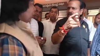 ತಪ್ಪು ಹಸುವಿನ ಮಾಲಿಕನದೋ ಅಥವಾ ಬೈಕ್​​ ಸವಾರನದೋ?: ರಸ್ತೆ ದಾಟುತ್ತಿದ್ದ ಹಸುವಿಗೆ ಗುದ್ದಿದ ಬೈಕ್