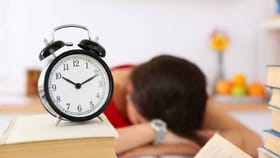 ಪುಸ್ತಕ ಹಿಡಿದುಕೊಂಡು ಓದಲು ಕುಳಿತಾಗಲೇ ನಿದ್ದೆ ಬರುತ್ತಾ?