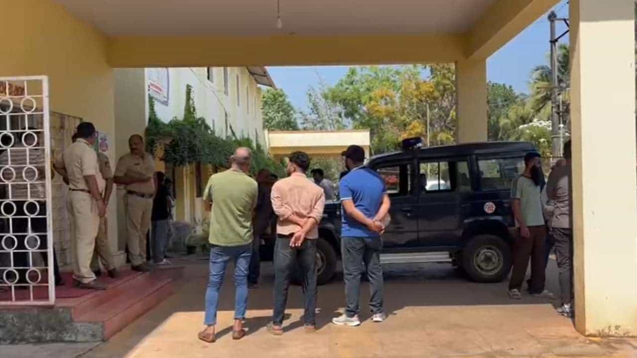 ಕಾಲೇಜಿನಲ್ಲಿ ಕ್ಷುಲ್ಲಕ ಕಾರಣಕ್ಕೆ ಸಹಪಾಠಿಗಳ ಗಲಾಟೆ: ಮಂಗಳೂರಿನಲ್ಲಿ ಮತ್ತೆ ರಕ್ತಪಾತ ಕಾಲೇಜಿನಲ್ಲಿ ಕ್ಷುಲ್ಲಕ ಕಾರಣಕ್ಕೆ ಸಹಪಾಠಿಗಳ ಗಲಾಟೆ: ಮಂಗಳೂರಿನಲ್ಲಿ ಮತ್ತೆ ರಕ್ತಪಾತ