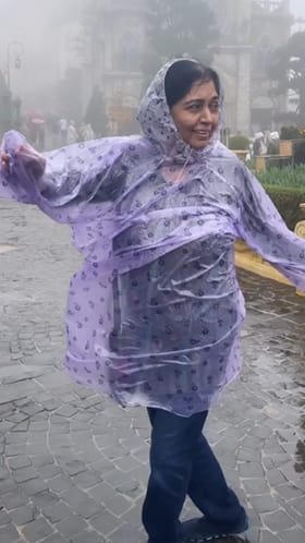 ಮಳೆಯಲ್ಲಿ ಆನಂದಿಂದ ಕುಣಿದ ಹಿರಿಯ ನಟಿ ಸುಧಾ ಬೆಳವಾಡಿ: ವಿಡಿಯೋ