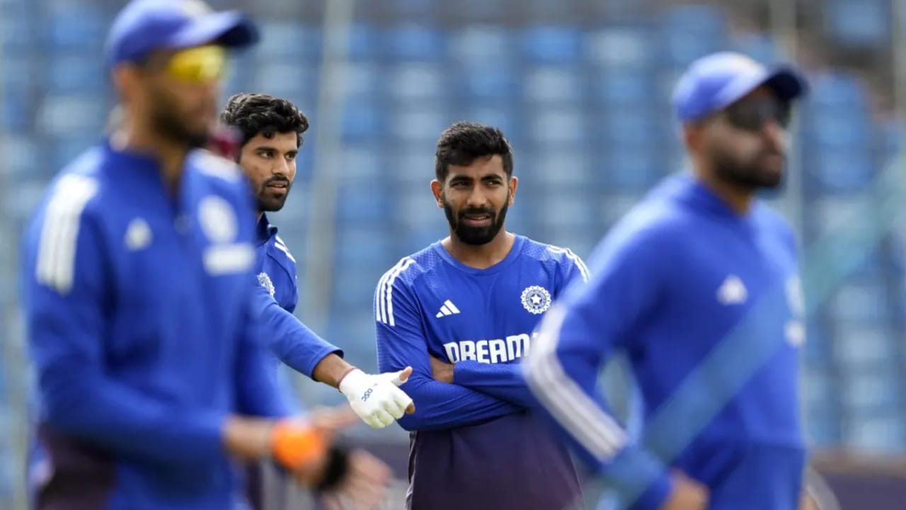 ಟೀಂ ಇಂಡಿಯಾ ಟಿ20 ವಿಶ್ವಕಪ್​ನಲ್ಲಿ ತನ್ನ ಎರಡನೇ ಪಂದ್ಯವನ್ನು ಫೆಬ್ರವರಿ 12 ರಂದು ನಮೀಬಿಯಾ ವಿರುದ್ಧ ಆಡಲಿದ್ದು, ಆ ಪಂದ್ಯದಲ್ಲಿ ವಾಷಿಂಗ್ಟನ್ ಸುಂದರ್​ಗೆ ಆಡುವ ಅವಕಾಶ ಸಿಗಬಹುದು. ಸುಂದರ್ ಮಾತ್ರವಲ್ಲದೆ ಜ್ವರದಿಂದ ಬಳಲುತ್ತಿದ್ದ ಜಸ್ಪ್ರೀತ್ ಬುಮ್ರಾ ಕೂಡ ಇದೀಗ ಚೇತರಿಸಿಕೊಂಡಿದ್ದು ತಂಡವನ್ನು ಕೂಡಿಕೊಂಡಿದ್ದಾರೆ. ಹೀಗಾಗಿ ಆ ಪಂದ್ಯದಲ್ಲಿ ಇವರಿಬ್ಬರು ಆಡಬಹುದು.