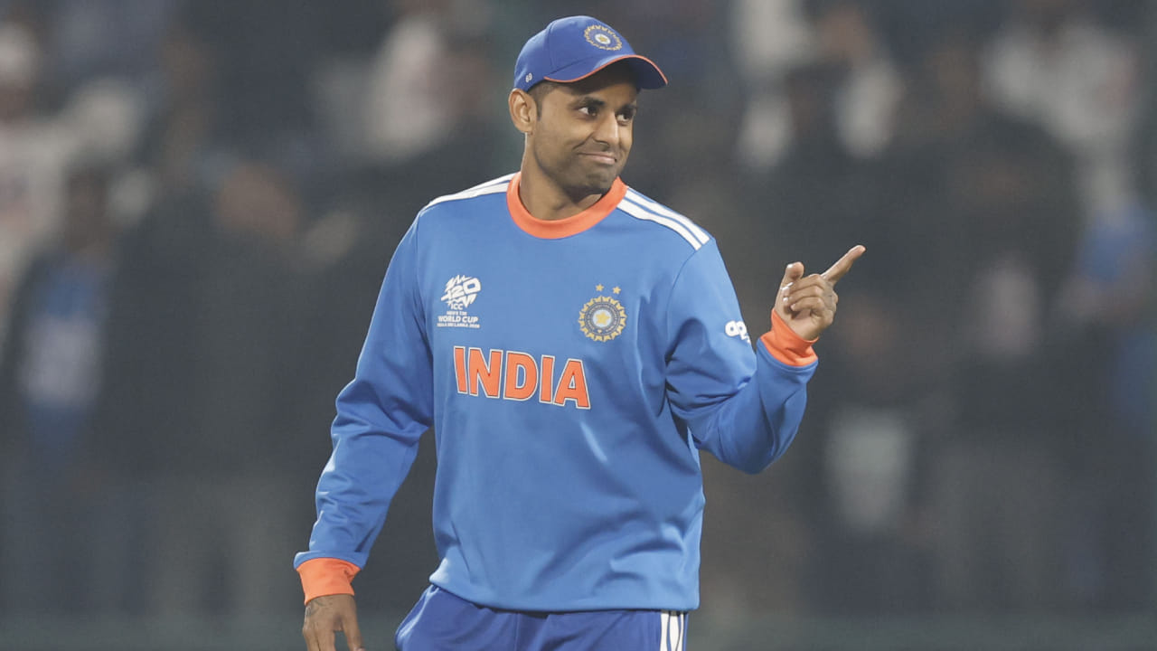 ಪಾಕಿಸ್ತಾನ ವಿರುದ್ಧ ತಂಡವನ್ನು ಗೆಲುವಿನತ್ತ ಮುನ್ನಡೆಸಿದ ಸೂರ್ಯಕುಮಾರ್ ಯಾದವ್ ನಾಯಕನಾಗಿ 37ನೇ ಗೆಲುವು ದಾಖಲಿಸಿದರು. ಈ ಗೆಲುವಿನೊಂದಿಗೆ ರೋಹಿತ್ ಶರ್ಮಾ ಅವರ ದಾಖಲೆಯನ್ನು ಮುರಿದರು. ವಾಸ್ತವವಾಗಿ ಸೂರ್ಯಕುಮಾರ್ ಯಾದವ್ ತಮ್ಮ ಮೊದಲ 46 ಟಿ20ಪಂದ್ಯಗಳಲ್ಲಿ ಅತಿ ಹೆಚ್ಚು ಗೆಲುವು ದಾಖಲಿಸಿದ ಮೊದಲ ಭಾರತೀಯ ನಾಯಕ ಎನಿಸಿಕೊಂಡಿದ್ದಾರೆ.