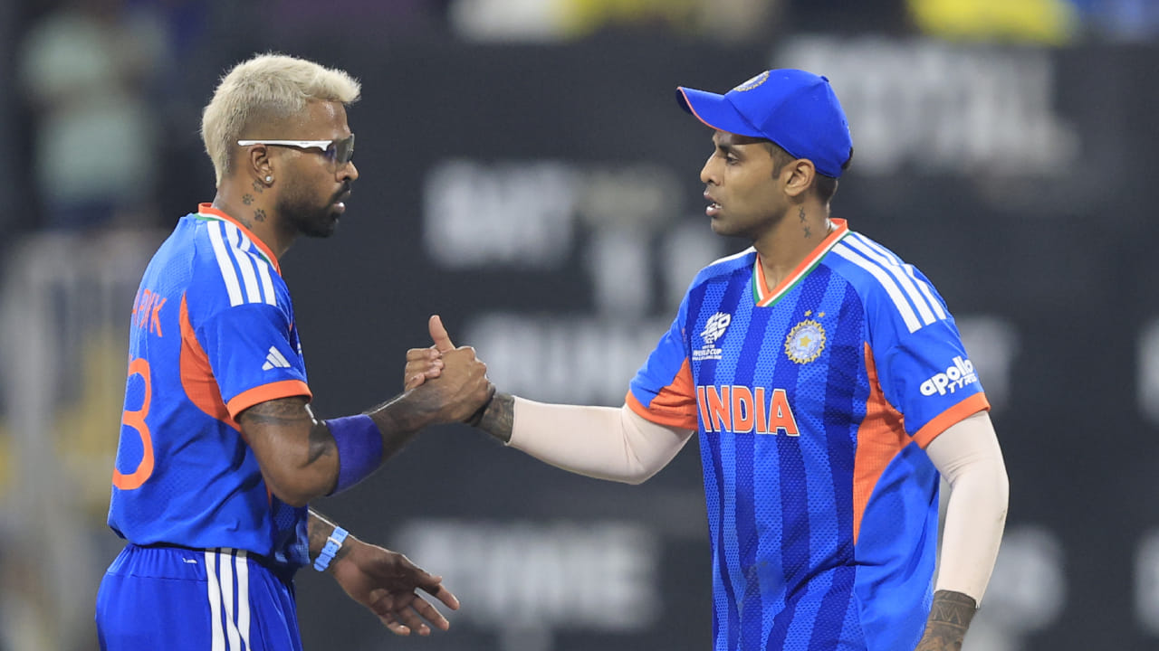 2026 ರ ಟಿ20 ವಿಶ್ವಕಪ್​ನಲ್ಲಿ ಆತಿಥೇಯ ಟೀಂ ಇಂಡಿಯಾ ಅಮೋಘ ಪ್ರದರ್ಶನ ನೀಡಿ ಆಡಿರುವ ಮೂರು ಪಂದ್ಯಗಳನ್ನು ಗೆದ್ದು ಸೂಪರ್ 8 ಸುತ್ತಿಗೆ ಅರ್ಹತೆ ಪಡೆದುಕೊಂಡಿದೆ. ವಾಸ್ತವವಾಗಿ 2024 ರ ಟಿ20 ವಿಶ್ವಕಪ್ ಬಳಿಕ ಟೀಂ ಇಂಡಿಯಾದ ನಾಯಕತ್ವವಹಿಸಿಕೊಂಡಿರುವ ಸೂರ್ಯಕುಮಾರ್ ಯಾದವ್ ತಮ್ಮ ನಾಯಕತ್ವದಲ್ಲಿ ತಂಡವನ್ನು ಸತತ ಗೆಲುವಿನತ್ತ ಕೊಂಡೊಯ್ದಿದ್ದಾರೆ.