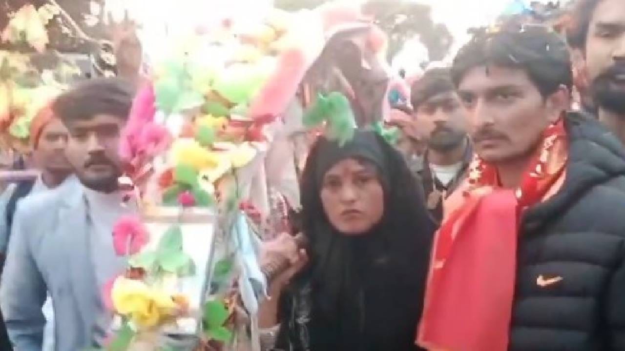 Video: ಬುರ್ಖಾ ಧರಿಸಿ ಕನ್ವರ್ ಯಾತ್ರೆ ಕೈಗೊಂಡ ತಮನ್ನಾ Video: ಬುರ್ಖಾ ಧರಿಸಿ ಕನ್ವರ್ ಯಾತ್ರೆ ಕೈಗೊಂಡ ತಮನ್ನಾ