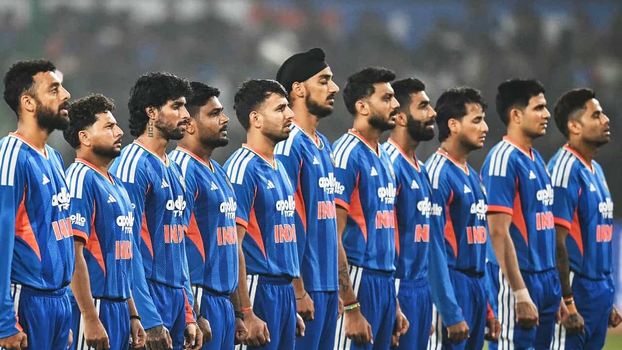 T20 World Cup 2026: ಟಿ20 ವಿಶ್ವಕಪ್ ಆರಂಭಕ್ಕೂ ಮುನ್ನ ಟೀಮ್ ಇಂಡಿಯಾದಲ್ಲಿ ಮಹತ್ವದ ಬದಲಾವಣೆಯಾಗಿರುವುದು ಖಚಿತವಾಗಿದೆ. ಭಾರತ ತಂಡದಲ್ಲಿದ್ದ ಆಲ್ರೌಂಡರ್ ಹರ್ಷಿತ್ ರಾಣಾ ಗಾಯಗೊಂಡು ಟಿ20 ವಿಶ್ವಕಪ್ನಿಂದ ಹೊರಗುಳಿದಿದ್ದಾರೆ. ಇದೀಗ ಅವರ ಸ್ಥಾನಕ್ಕೆ ಮತ್ತೋರ್ವ ವೇಗಿ ಆಯ್ಕೆಯಾಗಿದ್ದಾರೆ.