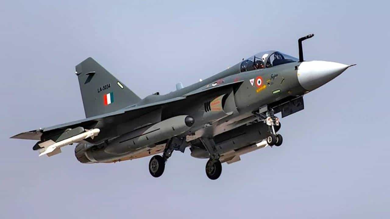 Tejas Aircraft Crash: ತೇಜಸ್ ವಿಮಾನ ಇದ್ದಕ್ಕಿದ್ದಂತೆ ಪತನವಾಗಿದ್ಹೇಗೆ? 3 ವರ್ಷಗಳಲ್ಲಿ 3 ಪ್ರಮುಖ ಅಪಘಾತಗಳ ಬಗ್ಗೆ ಇಲ್ಲಿದೆ ಮಾಹಿತಿ Tejas Aircraft Crash: ತೇಜಸ್ ವಿಮಾನ ಇದ್ದಕ್ಕಿದ್ದಂತೆ ಪತನವಾಗಿದ್ಹೇಗೆ? 3 ವರ್ಷಗಳಲ್ಲಿ 3 ಪ್ರಮುಖ ಅಪಘಾತಗಳ ಬಗ್ಗೆ ಇಲ್ಲಿದೆ ಮಾಹಿತಿ