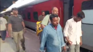 ‘ನೀವೀಗಾಗಲೇ ಬೆತ್ತಲಾಗಿದ್ದೀರಿ, ಬಟ್ಟೆ ಬಿಚ್ಚಿದ್ಯಾಕೆ?’ – ಕಾಂಗ್ರೆಸ್​ಗೆ ಪ್ರಧಾನಿ ಮೋದಿ ತರಾಟೆ