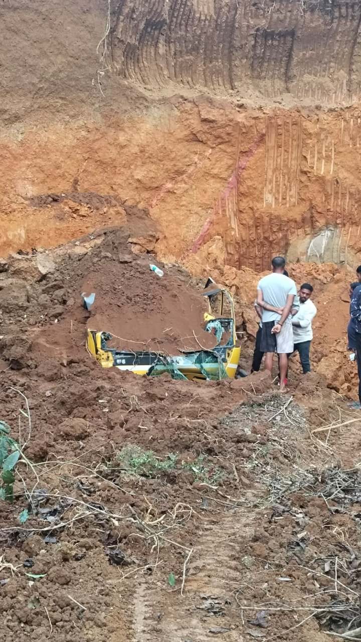 ಟಿಪ್ಪರ್‌ ಮೇಲೆ‌ ಮಣ್ಣು ಕುಸಿದು ಚಾಲಕ ಸಾವು