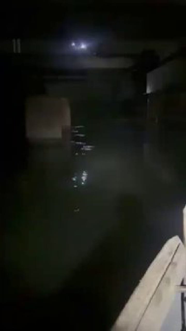 ಚಲಿಸುವ ರೈಲಿನಿಂದ ನೀರಿಗೆ ಬಿದ್ದವನ ಸಿನಿಮೀಯ ರಕ್ಷಣೆ