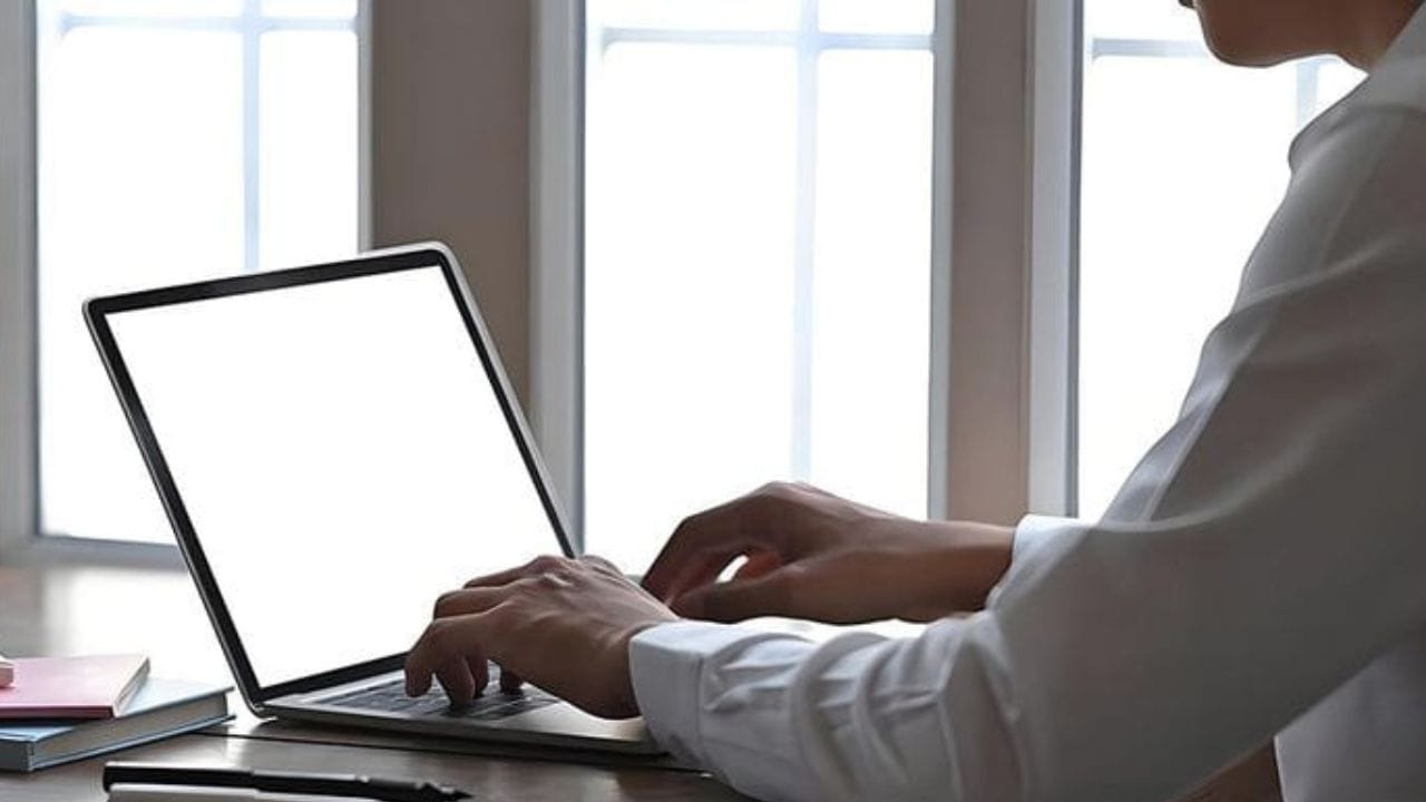 2.9 ಕೋಟಿ ರೂ ಸಂಬಳದ ಉದ್ಯೋಗ ತೊರೆದು ಅಮೆರಿಕದಿಂದ ಭಾರತಕ್ಕೆ ಬರಲು ನಿರ್ಧರಿಸಿದ ಅನಿವಾಸಿ ಭಾರತೀಯ 2.9 ಕೋಟಿ ರೂ ಸಂಬಳದ ಉದ್ಯೋಗ ತೊರೆದು ಅಮೆರಿಕದಿಂದ ಭಾರತಕ್ಕೆ ಬರಲು ನಿರ್ಧರಿಸಿದ ಅನಿವಾಸಿ ಭಾರತೀಯ