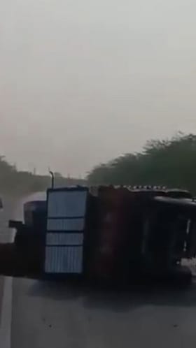 ಕುಡಿದ ಮತ್ತಿನಲ್ಲಿ ಮತ್ತೊಂದು ಟ್ರ್ಯಾಕ್ಟರ್​​ಗೆ ಡಿಕ್ಕಿ ಹೊಡೆದ ಚಾಲಕ; ವಿಡಿಯೋ ವೈರಲ್