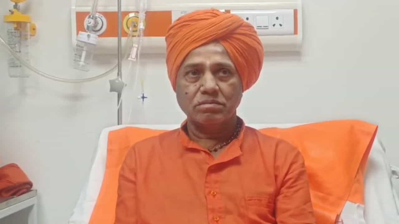 ಸಿದ್ದರಾಮೇಶ್ವರ ಮಹಾಸಂಸ್ಥಾನದ ಸ್ವಾಮೀಜಿಗಳ ಮೇಲೆ ಹಲ್ಲೆ: ಆರೋಪಿ ಅರೆಸ್ಟ್ ಸಿದ್ದರಾಮೇಶ್ವರ ಮಹಾಸಂಸ್ಥಾನದ ಸ್ವಾಮೀಜಿಗಳ ಮೇಲೆ ಹಲ್ಲೆ: ಆರೋಪಿ ಅರೆಸ್ಟ್