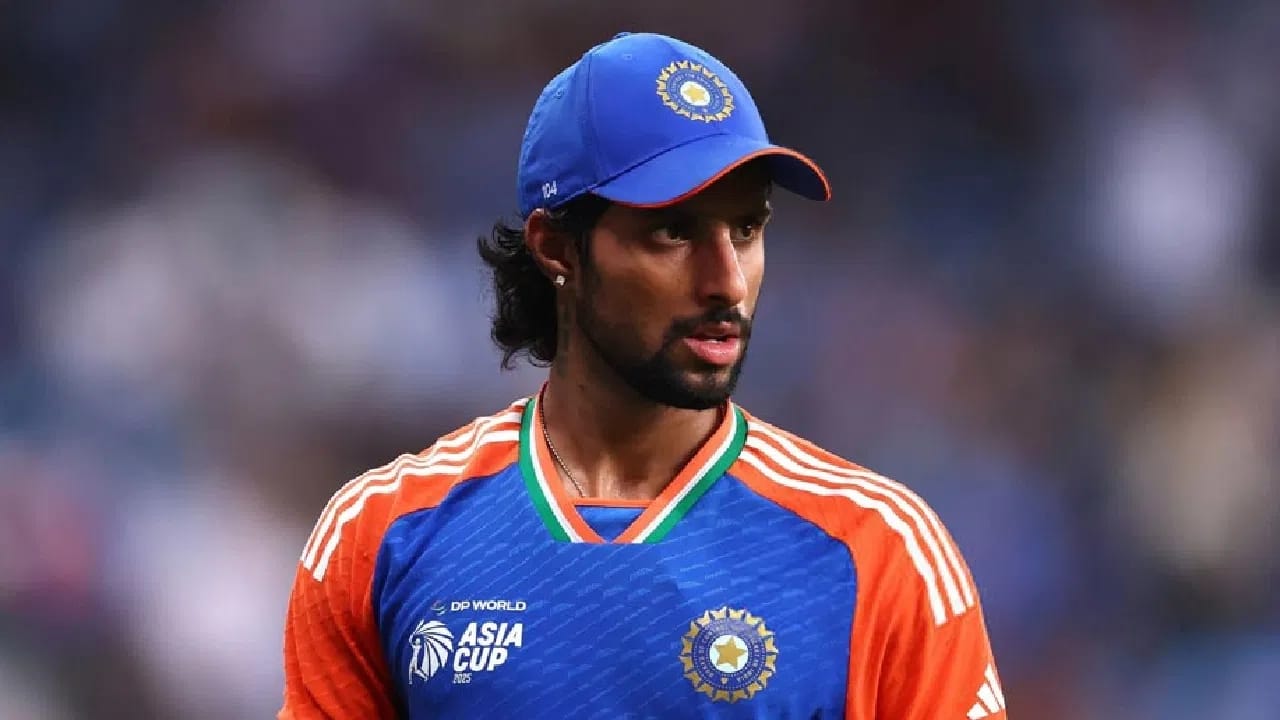 ಹೌದು, ನ್ಯೂಝಿಲೆಂಡ್ ವಿರುದ್ಧದ ಟಿ20 ಸರಣಿಯಿಂದ ಹೊರಗುಳಿದಿದ್ದ ತಿಲಕ್ ವರ್ಮಾ ಟಿ20 ವಿಶ್ವಕಪ್​ಗೂ ಮುನ್ನವೇ ಭಾರತ ತಂಡವನ್ನು ಕೂಡಿಕೊಳ್ಳಲಿದ್ದಾರೆ. ಬೆಂಗಳೂರಿನ ಎನ್​ಸಿಎ ನಲ್ಲಿ ನಡೆದ ಫಿಟ್​ನೆಸ್ ಟೆಸ್ಟ್​ನಲ್ಲಿ ತಿಲಕ್ ವರ್ಮಾ ಪಾಸ್ ಆಗಿದ್ದು, ಹೀಗಾಗಿ ಟೀಮ್ ಇಂಡಿಯಾವನ್ನು ಸೇರಿಕೊಳ್ಳಲು ಹಸಿರು ನಿಶಾನೆ ನೀಡಲಾಗಿದೆ.