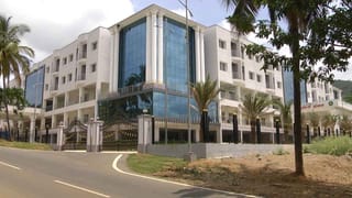 ಬೀಗ ಹಾಕಿದ್ದ ಮನೆಯಿಂದ ಬರ್ತಿತ್ತು ದುರ್ನಾಥ: ಬಾಗಿಲು ತೆರೆದು ನೋಡಿದ್ರೆ ಕಂಡಿದ್ದು ಯುವಕನ ಬೆತ್ತಲೆ ಶವ!