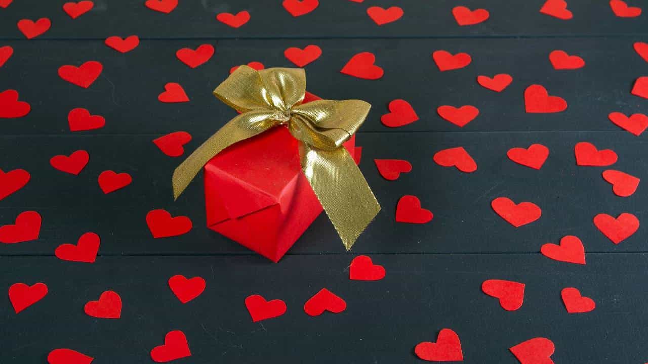 Valentine’s Week 2026: ನಿಮ್ಮ ಸಂಗಾತಿಗೆ ಈ ವಸ್ತುಗಳನ್ನು ಉಡುಗೊರೆಯಾಗಿ ನೀಡುವ ತಪ್ಪನ್ನು ಮಾಡಲೇಬೇಡಿ Valentine’s Week 2026: ನಿಮ್ಮ ಸಂಗಾತಿಗೆ ಈ ವಸ್ತುಗಳನ್ನು ಉಡುಗೊರೆಯಾಗಿ ನೀಡುವ ತಪ್ಪನ್ನು ಮಾಡಲೇಬೇಡಿ