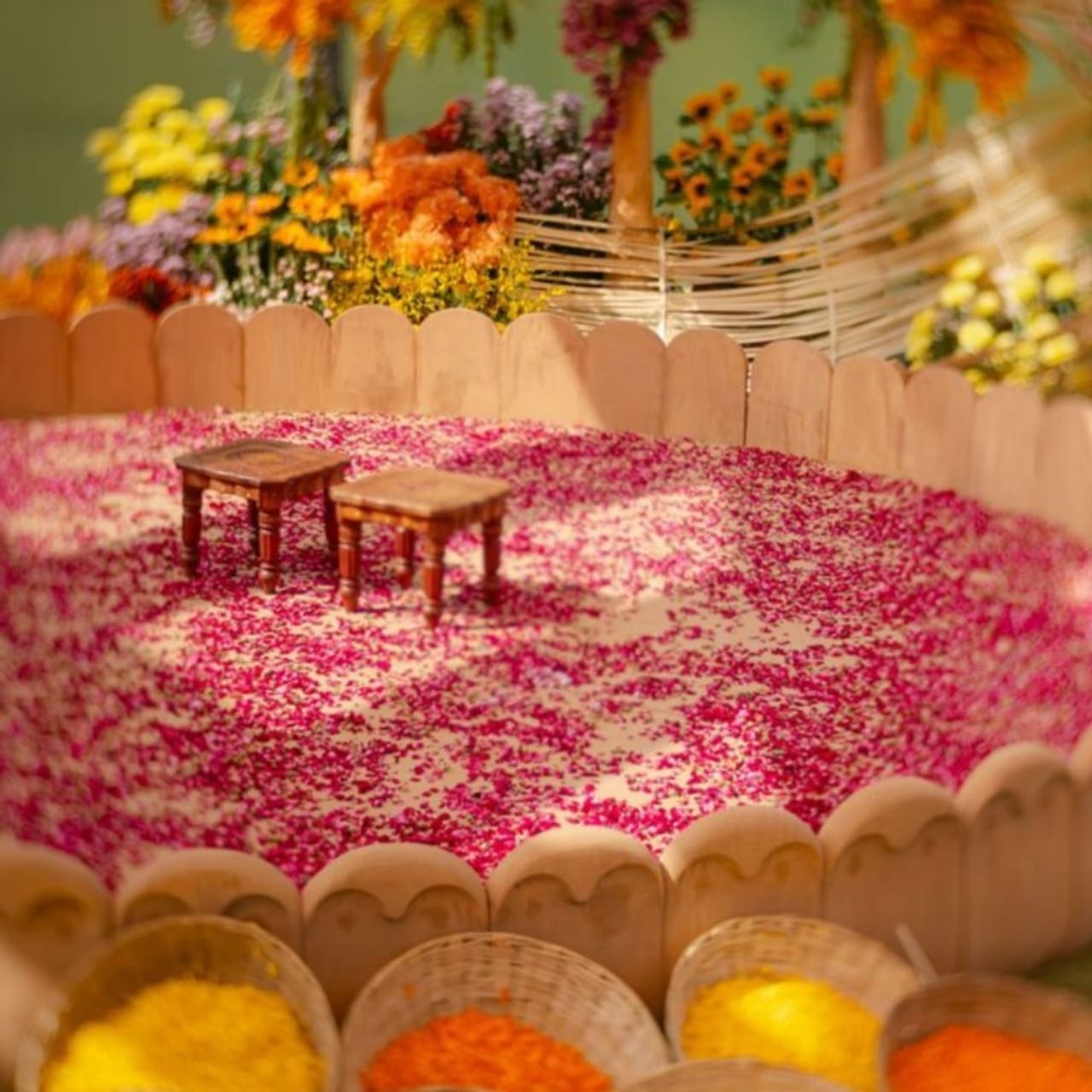 ರಶ್ಮಿಕಾ ಮಂದಣ್ಣ ಮತ್ತು ವಿಜಯ್ ದೇವರಕೊಂಡ ಉದಯಪುರದ ಐಶಾರಾಮಿ ರೆಸಾರ್ಟ್​​ನಲ್ಲಿ ಅದ್ಧೂರಿಯಾಗಿ ವಿವಾಹ ಆಗುತ್ತಿದ್ದು, ನಿನ್ನೆ ಅರಿಶಿಣ ಶಾಸ್ತ್ರ ಅಥವಾ ಹಳದಿ ಶಾಸ್ತ್ರ ಬಲು ಅದ್ಧೂರಿಯಾಗಿ ನೆರವೇರಿದೆ.