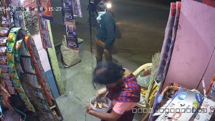 ಸಿಗರೇಟ್ ಖರೀದಿಸುವ ನೆಪದಲ್ಲಿ ಬಂದು ವೃದ್ಧೆಯ ಸರ ಕಿತ್ತೊಯ್ದ ಕಳ್ಳ; ಸಿಸಿಟಿವಿಯಲ್ಲಿ ಸೆರೆ ಸಿಗರೇಟ್ ಖರೀದಿಸುವ ನೆಪದಲ್ಲಿ ಬಂದು ವೃದ್ಧೆಯ ಸರ ಕಿತ್ತೊಯ್ದ ಕಳ್ಳ; ಸಿಸಿಟಿವಿಯಲ್ಲಿ ಸೆರೆ