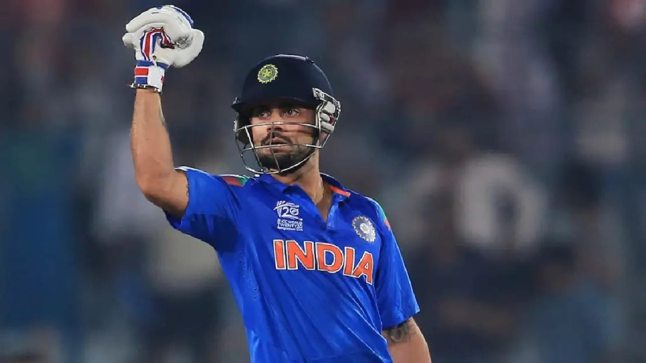 ವಿರಾಟ್ ಕೊಹ್ಲಿ 2014ರ ಟಿ20 ವಿಶ್ವಕಪ್​ನಲ್ಲಿ 6 ಇನಿಂಗ್ಸ್​ಗಳ ಮೂಲಕ ಬರೋಬ್ಬರಿ 319 ರನ್​ ಗಳಿಸಿದ್ದರು. ಈ ಮೂಲಕ ವಿಶ್ವಕಪ್ ಇತಿಹಾಸದಲ್ಲೇ ಆವೃತ್ತಿಯೊಂದರಲ್ಲಿ ಅತ್ಯಧಿಕ ರನ್ ಕಲೆಹಾಕಿದ ಬ್ಯಾಟರ್ ಎಂಬ ವಿಶ್ವ ದಾಖಲೆ ನಿರ್ಮಿಸಿದ್ದರು. 