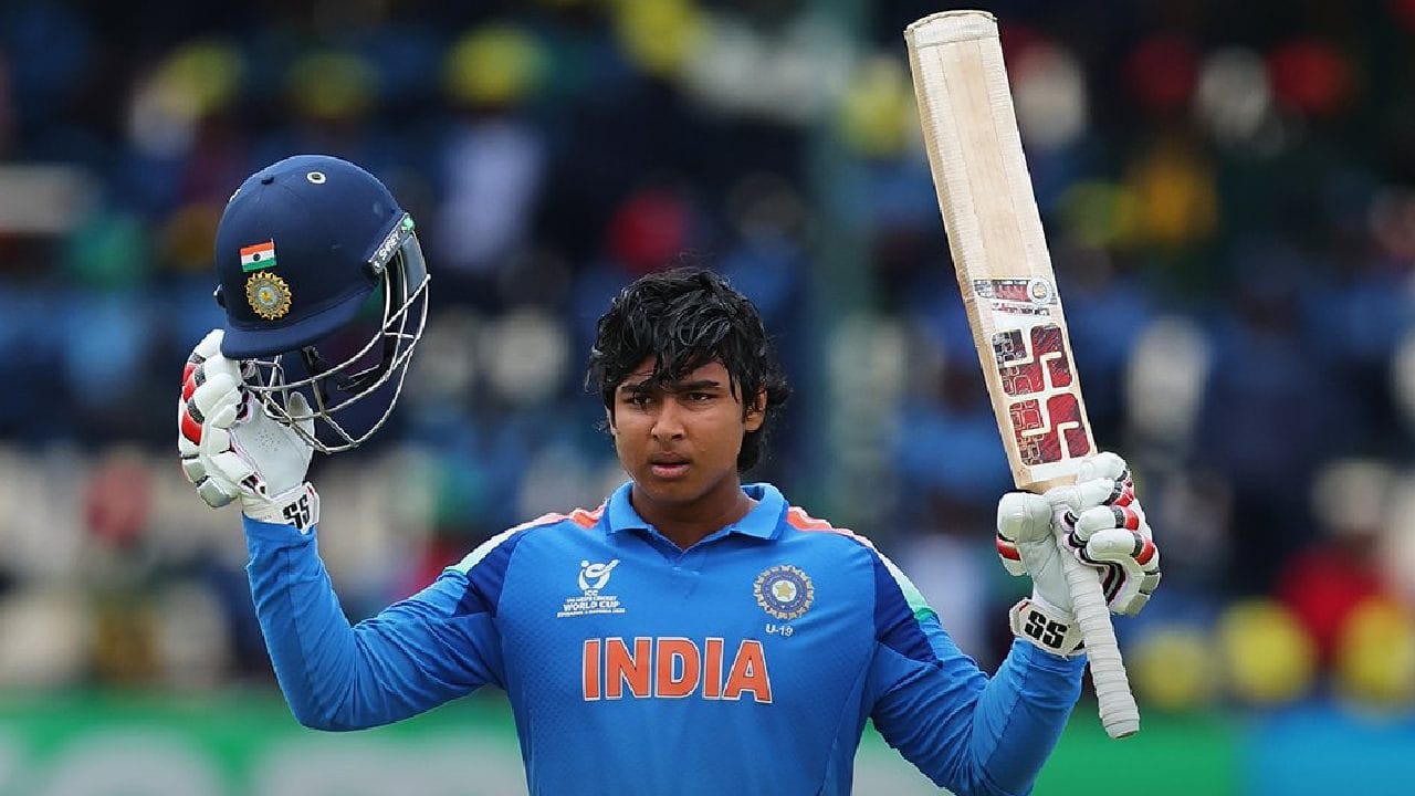 ವಿಶೇಷ ಎಂದರೆ ವೈಭವ್ ಸೂರ್ಯವಂಶಿಯನ್ನು ಹೊರತುಪಡಿಸಿ ಬೇರೆ ಯಾವುದೇ ಬ್ಯಾಟರ್ 25 ಇನಿಂಗ್ಸ್​ಗಳಲ್ಲಿ 100 ಸಿಕ್ಸ್ ಬಾರಿಸಿಲ್ಲ. ಇದಕ್ಕೂ ಮುನ್ನ 25 ಇನಿಂಗ್ಸ್​ಗಳಲ್ಲಿ ಅತ್ಯಧಿಕ ಸಿಕ್ಸ್ ಸಿಡಿಸಿದ ದಾಖಲೆ ಬಾಂಗ್ಳಾದೇಶ್​ನ ಝವಾದ್ ಅಬ್ರಾರ್ ಹೆಸರಿನಲ್ಲಿತ್ತು. ಝವಾದ್ 25 ಇನಿಂಗ್ಸ್​ಗಳಲ್ಲಿ 55 ಸಿಕ್ಸ್​ ಬಾರಿಸಿದ್ದರು. ಇದೀಗ ಇಪ್ಪತ್ತೈದು ಇನಿಂಗ್ಸ್​ಗಳ ಮೂಲಕ ವೈಭವ್​ ಸೂರ್ಯವಂಶಿ ಸಿಕ್ಸರ್​ಗಳ ಶತಕ ಪೂರೈಸಿರುವುದು ವಿಶೇಷ.