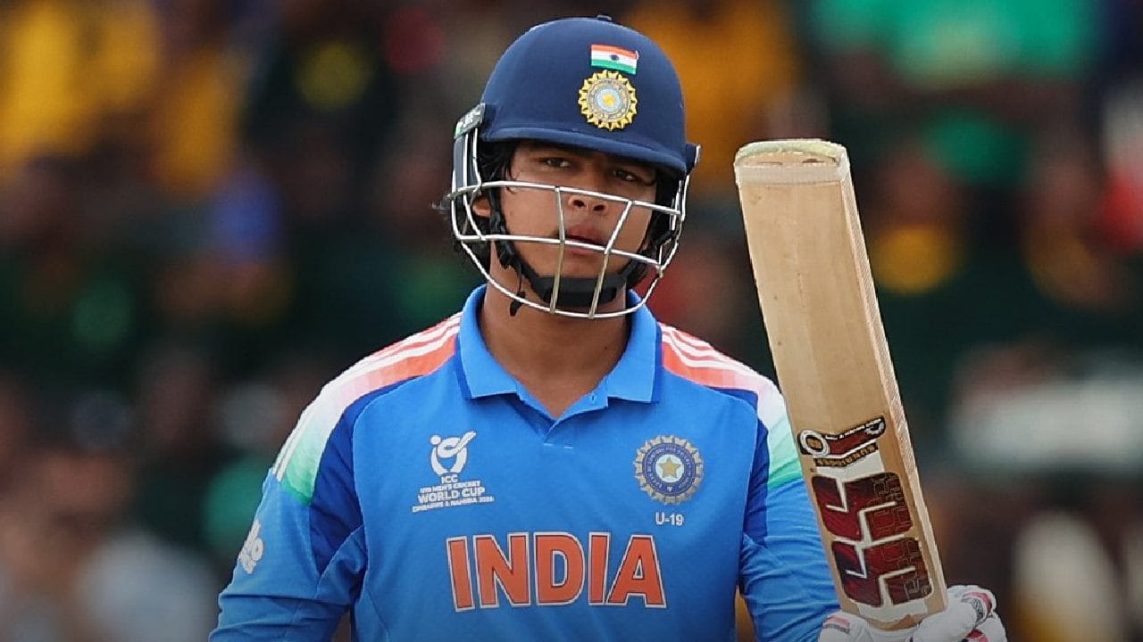 ಹರಾರೆಯಲ್ಲಿ ನಡೆದ ಇಂಗ್ಲೆಂಡ್ ವಿರುದ್ಧದ ಅಂಡರ್-19 ವಿಶ್ವಕಪ್ ಪಂದ್ಯದಲ್ಲಿ ಆರಂಭಿಕನಾಗಿ ಕಣಕ್ಕಿಳಿದ ವೈಭವ್ ಸೂರ್ಯವಂಶಿ ಕೇವಲ 80 ಎಸೆತಗಳಲ್ಲಿ 175 ರನ್​ ಚಚ್ಚಿದ್ದರು. ಈ ವೇಳೆ ಅವರ ಬ್ಯಾಟ್​ನಿಂದ ಸಿಡಿದ ಸಿಕ್ಸರ್​ಗಳ ಸಂಖ್ಯೆ ಬರೋಬ್ಬರಿ 15.