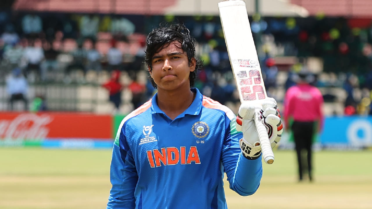 ಈ ಪಂದ್ಯದಲ್ಲಿ ಕೇವಲ 80 ಎಸೆತಗಳನ್ನು ಎದುರಿಸಿದ ವೈಭವ್ 15 ಭರ್ಜರಿ ಸಿಕ್ಸ್ ಹಾಗೂ 15 ಫೋರ್​ಗಳೊಂದಿಗೆ 175 ರನ್​ ಚಚ್ಚಿದ್ದರು. ಈ ಸ್ಫೋಟಕ ಶತಕದ ನೆರವಿನಿಂದಾಗಿ ಟೀಮ್ ಇಂಡಿಯಾ 50 ಓವರ್​​​ಗಳಲ್ಲಿ 411 ರನ್ ಕಲೆಹಾಕಿತು. ಈ ಗುರಿಯನ್ನು ಬೆನ್ನತ್ತಿದ ಇಂಗ್ಲೆಂಡ್ 311 ರನ್​​ಗಳಿಗೆ ಆಲೌಟ್ ಆಯಿತು. ಈ ಮೂಲಕ ಟೀಮ್ ಇಂಡಿಯಾ 100 ರನ್​​ಗಳ ಭರ್ಜರಿ ಗೆಲುವು ದಾಖಲಿಸಿದೆ.