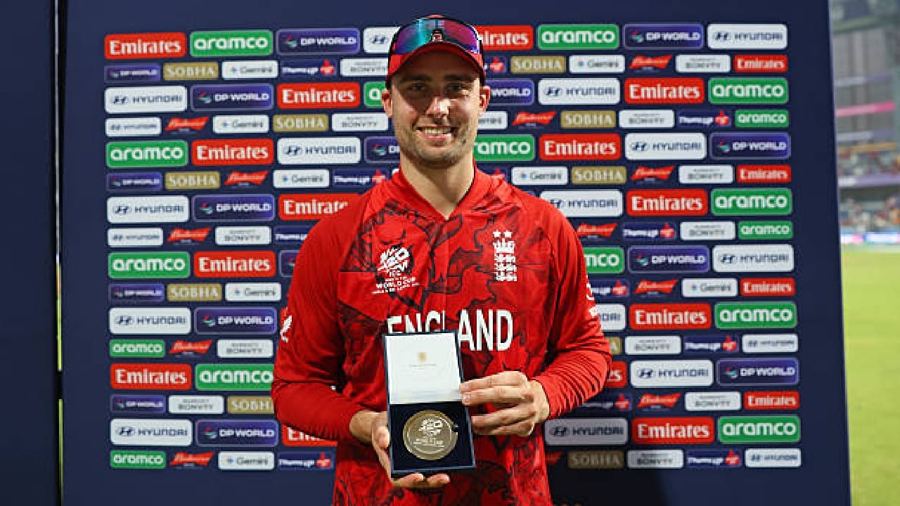 ಈ ಪಂದ್ಯದ ಬಳಿಕ ಪಂದ್ಯ ಶ್ರೇಷ್ಠ ಪ್ರಶಸ್ತಿ ಸಿಕ್ಕಿದ್ದು ವಿಲ್ ಜಾಕ್ಸ್​​ಗೆ ಎಂಬುದು ವಿಶೇಷ. ಅಂದರೆ ಇಂಗ್ಲೆಂಡ್ ಪರ ಜೇಕಬ್ ಬೆಥೆಲ್ ಹಾಗೂ ಹ್ಯಾರಿ ಬ್ರೂಕ್ ಸ್ಫೋಟಕ ಅರ್ಧಶತಕ ಬಾರಿಸಿದ್ದರೂ ಜಾಕ್ಸ್ ಅವರನ್ನು ಪ್ಲೇಯರ್ ಆಫ್ ದಿ ಮ್ಯಾಚ್​ ಪ್ರಶಸ್ತಿಗೆ ಆಯ್ಕೆ ಮಾಡಲಾಯಿತು.