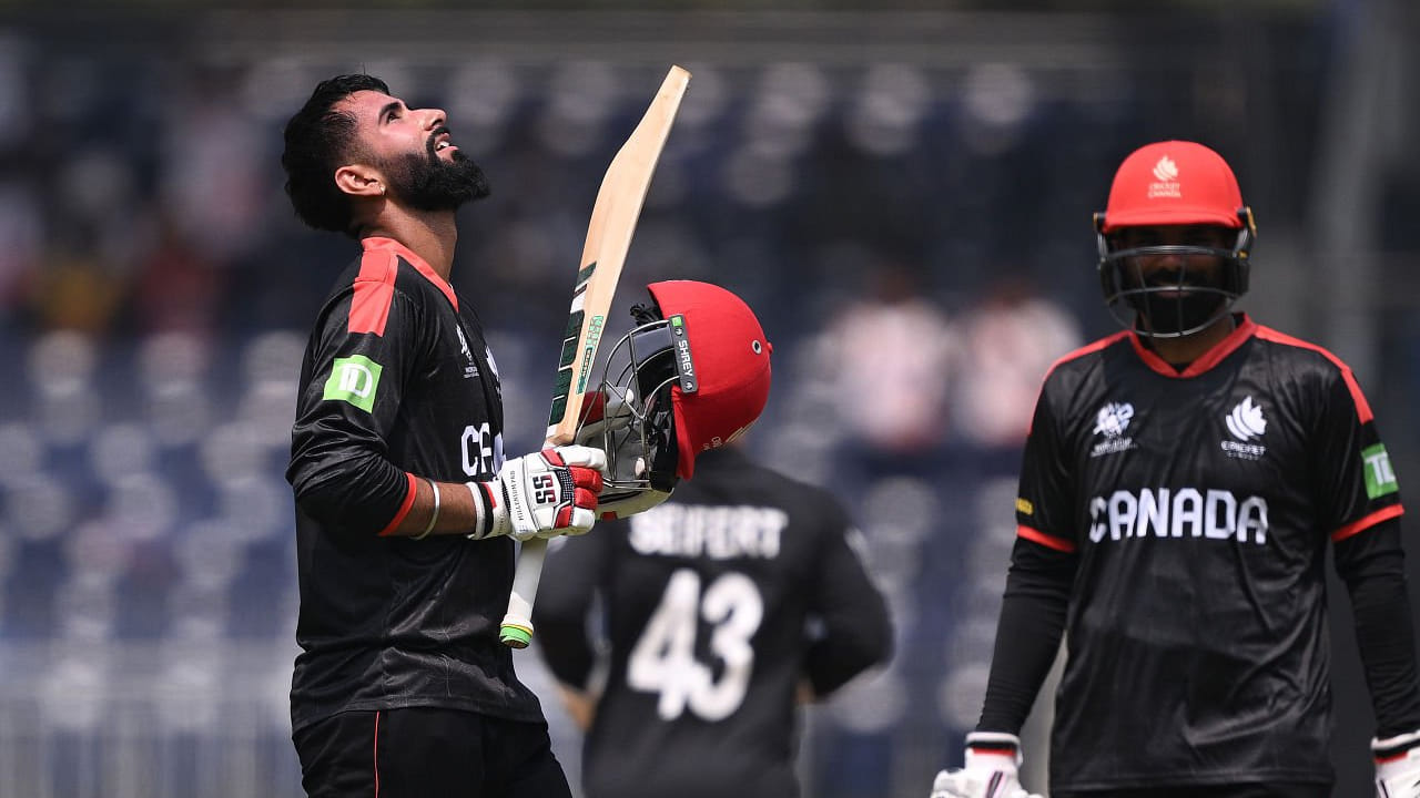 ಕೆನಡಾ ಪರ ಗರಿಷ್ಠ ಸ್ಕೋರ್: ನ್ಯೂಝಿಲೆಂಡ್ ವಿರುದ್ಧ ಅವರು ಗಳಿಸಿದ 110 ರನ್ ಕೆನಡಾ ಪರ ವಿಶ್ವಕಪ್‌ನಲ್ಲಿ ದಾಖಲಾದ ಅತ್ಯಧಿಕ ವೈಯಕ್ತಿಕ ಸ್ಕೋರ್ ಆಗಿದೆ. ಈ ಪಂದ್ಯದಲ್ಲಿ 65 ಎಸೆತಗಳನ್ನು ಎದುರಿಸಿದ ಯುವರಾಜ್ 6 ಸಿಕ್ಸ್ ಹಾಗು 11 ಫೋರ್​ಗಳೊಂದಿಗೆ 110 ರನ್ ಬಾರಿಸಿ ಈ ಸಾಧನೆ ಮಾಡಿದ್ದಾರೆ.