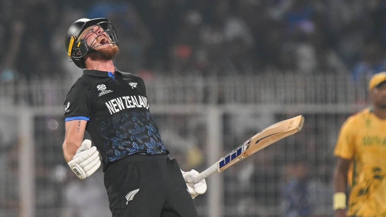 ಸ್ಫೋಟಕ ಶತಕ: ನ್ಯೂಝಿಲೆಂಡ್ ಪರ ಅತಿ ವೇಗದ ಟಿ20 ಶತಕ ಸಿಡಿಸಿದ ದಾಖಲೆಯನ್ನು ಕೂಡ ಫಿನ್ ಅಲೆನ್ ತಮ್ಮದಾಗಿಸಿಕೊಂಡಿದ್ದಾರೆ. ಇದಕ್ಕೂ ಮುನ್ನ ಈ ದಾಖಲೆ ಗ್ಲೆನ್ ಫಿಲಿಪ್ಸ್ (46 ಎಸೆತ) ಹೆಸರಿನಲ್ಲಿತ್ತು. ಇದೀಗ 33 ಎಸೆತಗಳಲ್ಲಿ ಹೊಸ ಇತಿಹಾಸ ನಿರ್ಮಿಸಿದ್ದಾರೆ.