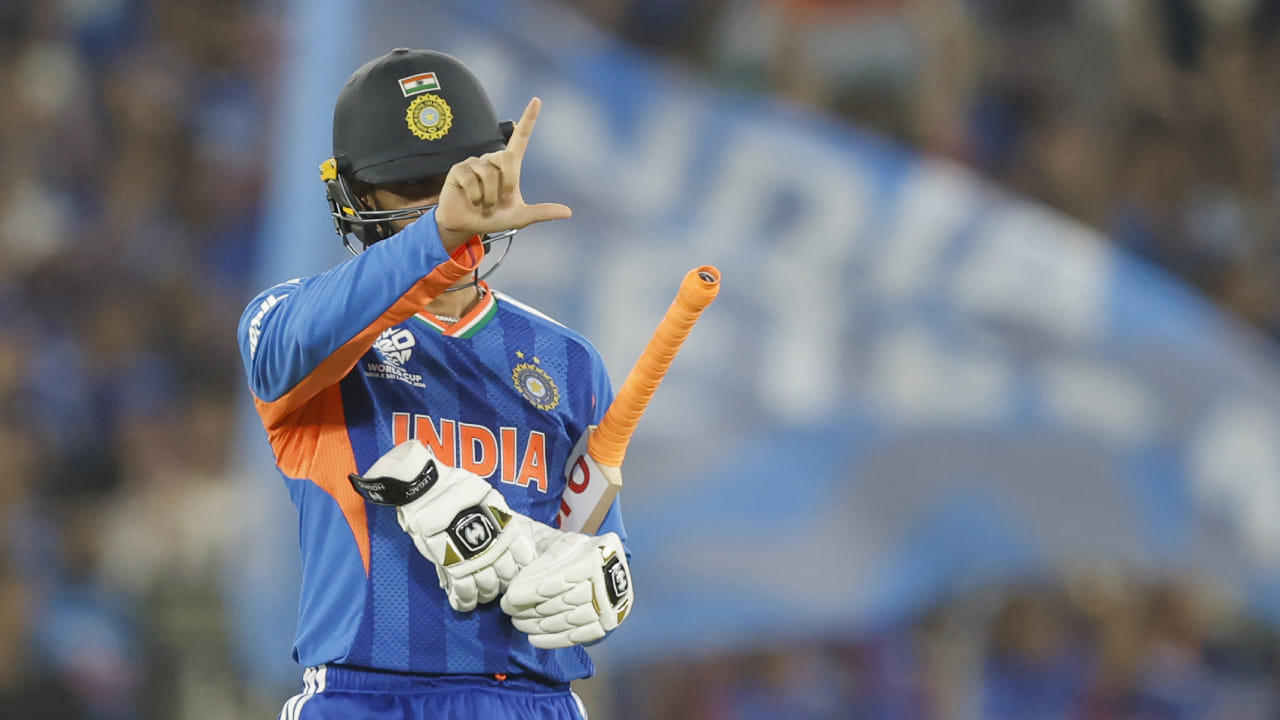 ಈ ಅರ್ಧಶತಕದ ಮೂಲಕ ಅಭಿಷೇಕ್ ಶರ್ಮಾ ಪ್ರಮುಖ ದಾಖಲೆಯನ್ನು ಸೃಷ್ಟಿಸಿದರು. ಈ ಟಿ20 ವಿಶ್ವಕಪ್‌ನಲ್ಲಿ ಅತಿ ವೇಗದ ಅರ್ಧಶತಕ ಬಾರಿಸಿದ ಆಟಗಾರ ಎಂಬ ಹೆಗ್ಗಳಿಕೆಗೆ ಪಾತ್ರರಾದರು. ಕೇವಲ 18 ಎಸೆತಗಳಲ್ಲಿ ಅರ್ಧಶತಕ ಗಳಿಸುವ ಮೂಲಕ ಅವರು ಐಡೆನ್ ಮಾರ್ಕ್ರಾಮ್ ಅವರ ದಾಖಲೆಯನ್ನು ಮುರಿದರು. ಹಾಗೆಯೇ ಟಿ20 ವಿಶ್ವಕಪ್ ಇತಿಹಾಸದಲ್ಲಿ ಅತಿವೇಗದ ಅರ್ಧಶತಕ ಸಿಡಿಸಿದ ಭಾರತದ ಆರಂಭಿಕ ಆಟಗಾರ ಎಂಬ ಹೆಗ್ಗಳಿಕೆಗೆ ಪಾತ್ರರಾಗಿದ್ದಾರೆ.
