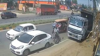 ಅನ್ನ ಹಾಕಿದ ಅಜ್ಜಿ ಇನ್ನಿಲ್ಲ:ಮುಖದ ಮೇಲೆ ಮುಖ ಇಟ್ಟು ದುಃಖಿಸಿದ ಮೂಕಪ್ರಾಣಿ