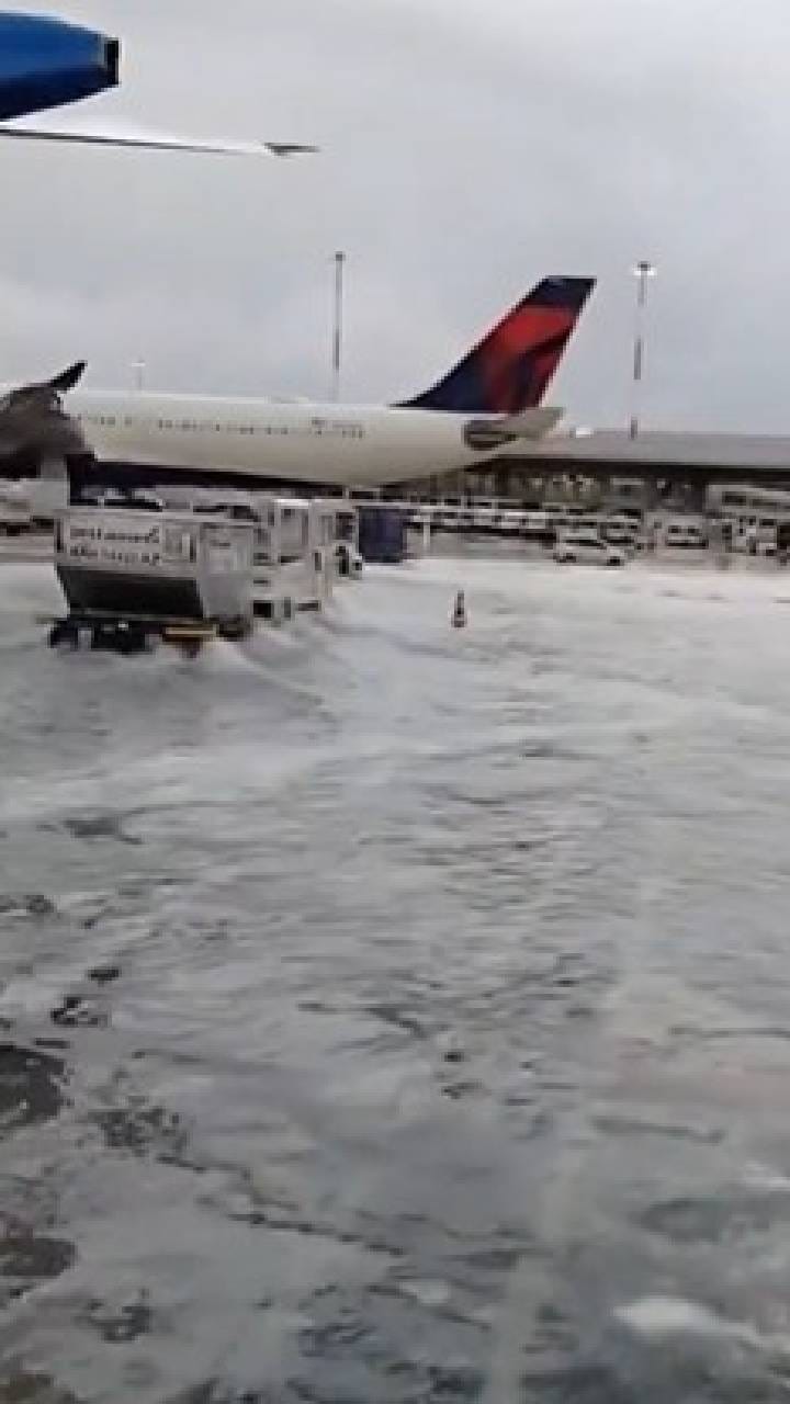 ರೋಮ್​​ನಲ್ಲಿ ಭಾರಿ ಮಳೆ, ದೊಡ್ಡ ಕೆರೆಯಂತಾದ ಏರ್​ಪೋರ್ಟ್​