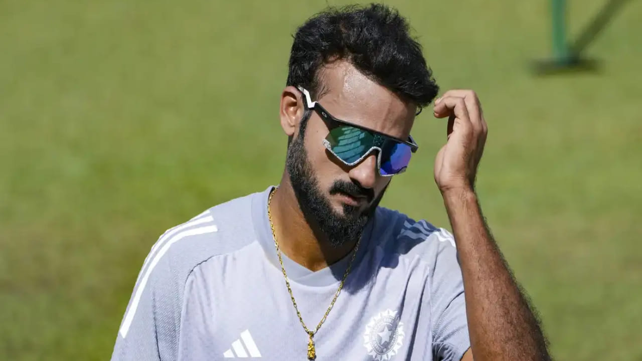 ಮೂರು ಬಾರಿಯ ಚಾಂಪಿಯನ್ ಕೋಲ್ಕತಾ ನೈಟ್ ರೈಡರ್ಸ್ ತಂಡಕ್ಕೆ ಇದು ದೊಡ್ಡ ಹೊಡೆತವಾಗಿದೆ. ಏಕೆಂದರೆ ಹರಾಜಿನ ನಂತರ ಈ ಆವೃತ್ತಿಯಲ್ಲಿ ಕೆಕೆಆರ್ ಪರ ಆಡಲು ಸಾಧ್ಯವಾಗದ ಮೂರನೇ ವೇಗಿ ಇವರು. ಮೊದಲನೆಯದಾಗಿ, ಬಾಂಗ್ಲಾದೇಶದ ವೇಗಿ ಮುಸ್ತಾಫಿಜುರ್ ರೆಹಮಾನ್ ಅವರನ್ನು ಕೆಕೆಆರ್ ತಂಡದಿಂದ ಬಿಡುಗಡೆ ಮಾಡಿತ್ತು. ಇದರ ನಂತರ, ಭಾರತದ ಯುವ ಬೌಲರ್ ಹರ್ಷಿತ್ ರಾಣಾ ಗಾಯದ ಕಾರಣ ಪಂದ್ಯಾವಳಿಯಿಂದ ಹೊರಗುಳಿದಿದ್ದು, ಈಗ ಆಕಾಶ್ ದೀಪ್ ಕೂಡ ಲೀಗ್ನಿಂದ ಹೊರಗುಳಿದಿದ್ದಾರೆ.