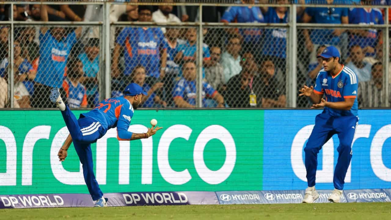 IND vs ENG: ಭಾರತದ 2 ಐತಿಹಾಸಿಕ ಗೆಲುವುಗಳನ್ನು ನೆನಪಿಸಿದ ಅಕ್ಷರ್ ಹಿಡಿದ 2 ಅದ್ಭುತ ಕ್ಯಾಚ್​ಗಳು..!