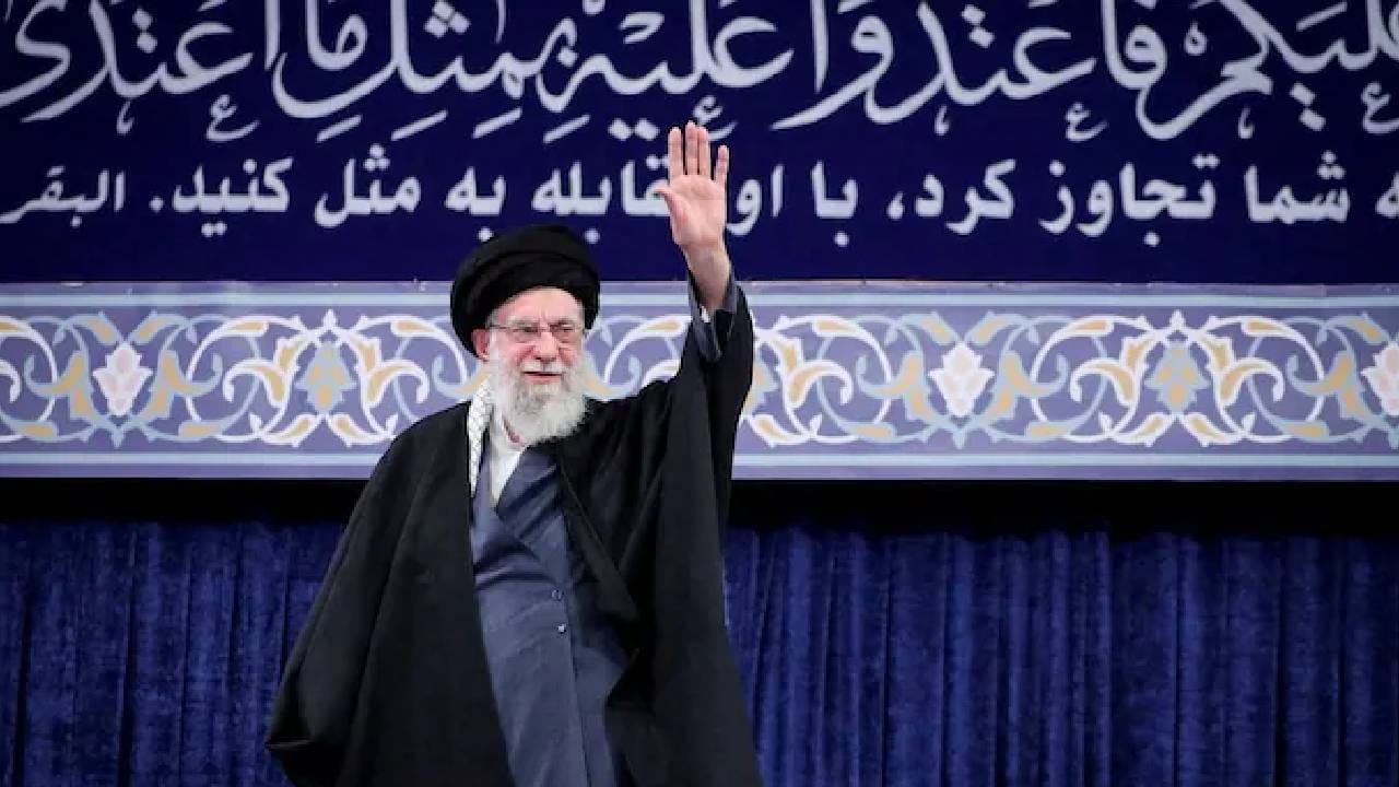 Ali Khamenei Death: ಸರ್ವೋಚ್ಛ ನಾಯಕ ಖಮೇನಿ ಹತ್ಯೆಯನ್ನು ದೃಢಪಡಿಸಿ, 40 ದಿನಗಳ ಶೋಕಾಚರಣೆ ಘೋಷಿಸಿದ ಇರಾನ್ Ali Khamenei Death: ಸರ್ವೋಚ್ಛ ನಾಯಕ ಖಮೇನಿ ಹತ್ಯೆಯನ್ನು ದೃಢಪಡಿಸಿ, 40 ದಿನಗಳ ಶೋಕಾಚರಣೆ ಘೋಷಿಸಿದ ಇರಾನ್