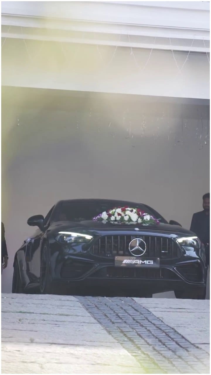 ಪತ್ನಿಗೆ ಕಾರು ಉಡುಗೊರೆ ನೀಡಿದ ಅಲ್ಲು ಅರ್ಜುನ್