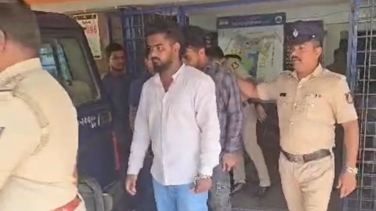 ಸಿನಿಮಾ ಸ್ಟೈಲ್​​ನಲ್ಲಿ 31 ಲಕ್ಷ ದೋಚಿದ್ದವರು ಅಂದರ್​​: ಖಾಕಿ ಖೆಡ್ಡಾಕ್ಕೆ ಬಿದ್ದ ಐವರು