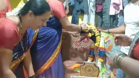 ಸಾಕು ನಾಯಿಗೆ ಅದ್ದೂರಿಯಾಗಿ ಸೀಮಂತ: ಉಡಿ ತುಂಬಿದ ಮಹಿಳೆಯರು