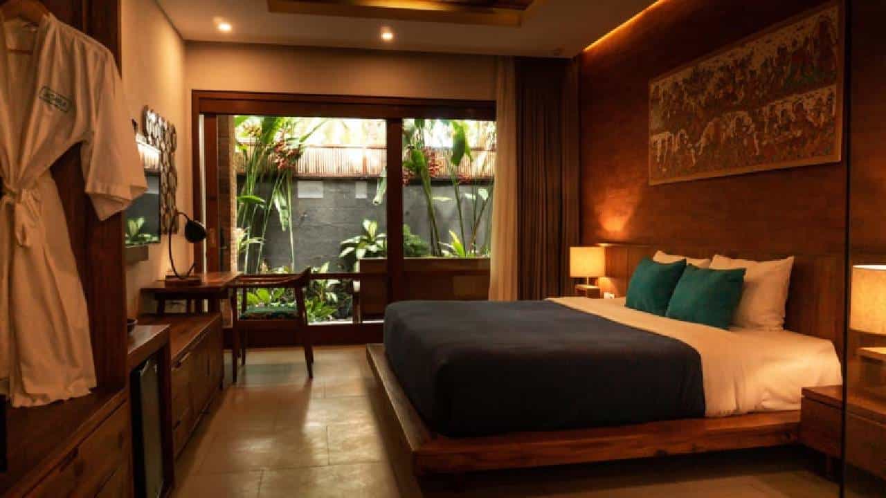 Bedroom Vastu: ಮಲಗುವ ಕೋಣೆಯಲ್ಲಿ ಈ ವಸ್ತು ಇಡಲೇಬೇಡಿ; ದಾಂಪತ್ಯದಲ್ಲಿ ಬಿರುಕಿಗೆ ಇದೇ ಮುಖ್ಯ ಕಾರಣ! Bedroom Vastu: ಮಲಗುವ ಕೋಣೆಯಲ್ಲಿ ಈ ವಸ್ತು ಇಡಲೇಬೇಡಿ; ದಾಂಪತ್ಯದಲ್ಲಿ ಬಿರುಕಿಗೆ ಇದೇ ಮುಖ್ಯ ಕಾರಣ!