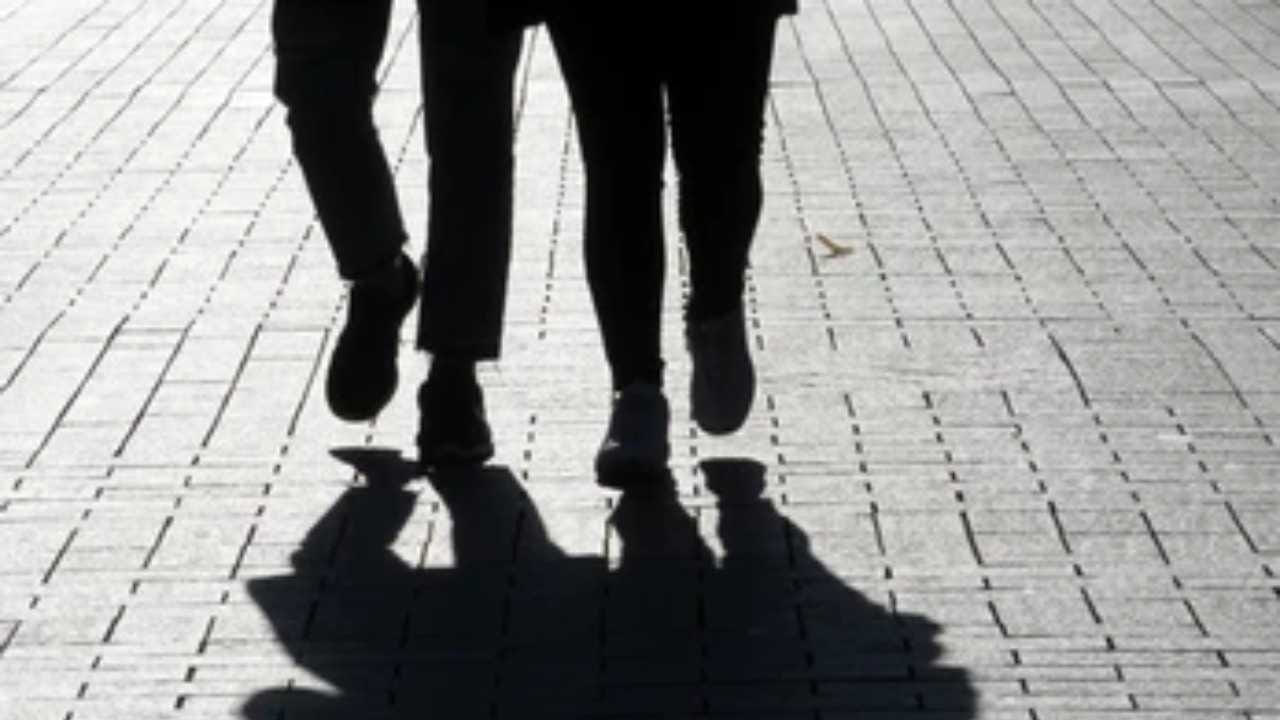 ಪರೀಕ್ಷೆಗೆ ಹೆದರಿ ಮನೆ ಬಿಟ್ಟ ಪಿಯು ವಿದ್ಯಾರ್ಥಿನಿಯರು! ಮಕ್ಕಳಿಗಾಗಿ ಕುಟುಂಬಸ್ಥರ ಕಣ್ಣೀರು ಪರೀಕ್ಷೆಗೆ ಹೆದರಿ ಮನೆ ಬಿಟ್ಟ ಪಿಯು ವಿದ್ಯಾರ್ಥಿನಿಯರು! ಮಕ್ಕಳಿಗಾಗಿ ಕುಟುಂಬಸ್ಥರ ಕಣ್ಣೀರು