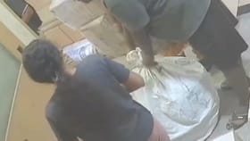 ರೀಲ್ಸ್​​ ಹುಚ್ಚು: ತಂದೆಯನ್ನೇ ಚೀಲಕ್ಕೆ ತುಂಬಿ ಕೊರಿಯರ್​​ ಮಾಡಲು ಬಂದ ಮಗಳು