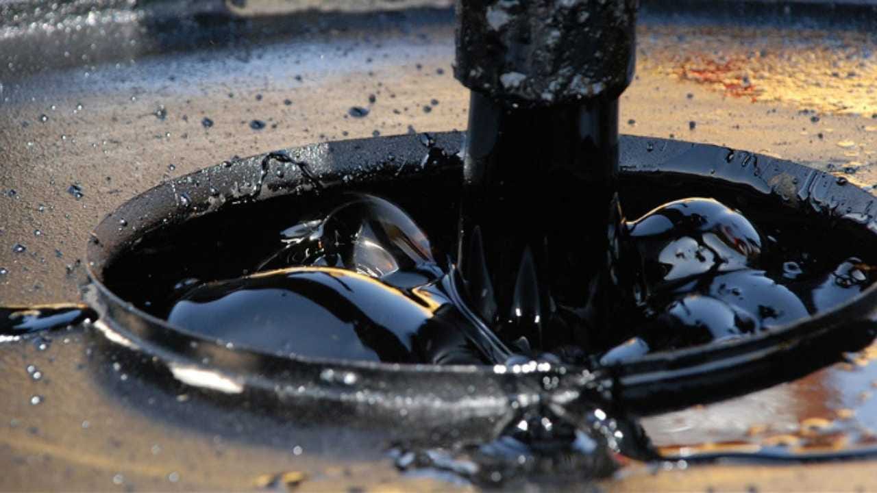 Iran Israel War: ಯುದ್ಧದ ಪರಿಣಾಮ ಕಾರವಾರ ಬಂದರಿಗೆ ಡಾಂಬರ್ ಸರಬರಾಜು ಬಂದ್; ತಿಂಗಳಿಗೆ 80 ಲಕ್ಷ ರೂ. ನಷ್ಟ! Iran Israel War: ಯುದ್ಧದ ಪರಿಣಾಮ ಕಾರವಾರ ಬಂದರಿಗೆ ಡಾಂಬರ್ ಸರಬರಾಜು ಬಂದ್; ತಿಂಗಳಿಗೆ 80 ಲಕ್ಷ ರೂ. ನಷ್ಟ!