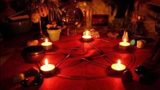 ಬೆಂಗಳೂರಿನ ಏರ್​ಪೋರ್ಟ್​ಗೆ ಬಂತು ಬೆತ್ತಲೆ ಫೋಟೋಗಳ ಪಾರ್ಸೆಲ್! ವಾಮಾಚಾರದ ಬಾಕ್ಸ್​ ನೋಡಿ ಸಿಬ್ಬಂದಿ ಶಾಕ್