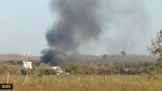 Video: ಖಮೇನಿ ಭಾವಚಿತ್ರಕ್ಕೆ ಬೆಂಕಿ ಹಚ್ಚಿ ಅದರಲ್ಲೇ ಸಿಗರೇಟ್ ಹೊತ್ತಿಸಿಕೊಂಡ ಯುವತಿ