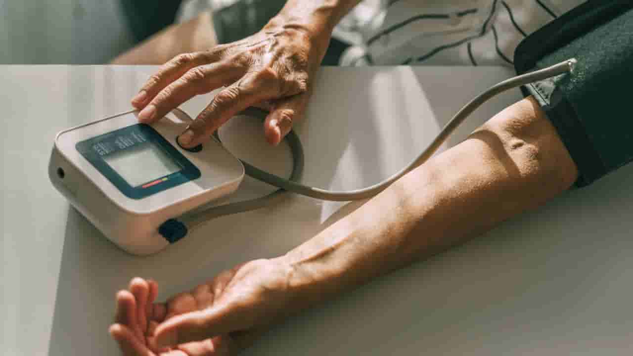 ಬಿಪಿ ನಿಯಂತ್ರಣದಲ್ಲಿಡಲು ಈ ಅಭ್ಯಾಸಗಳನ್ನು ತಪ್ಪದೆ ಅಳವಡಿಸಿಕೊಳ್ಳಿ! ಯಾವುದು ಗೊತ್ತಾ?