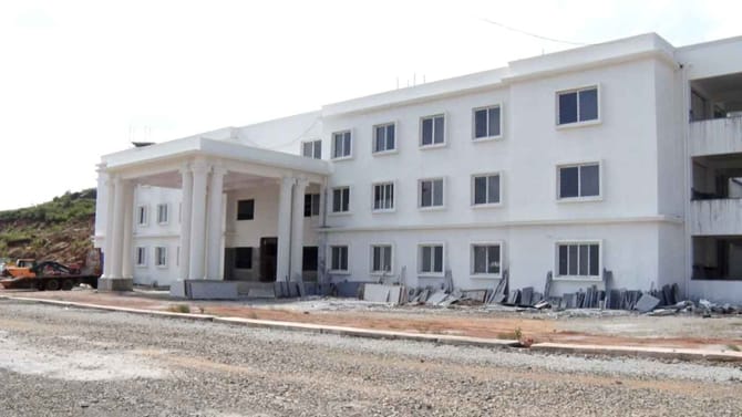 ಚಿತ್ರದುರ್ಗ ಜಿಲ್ಲಾಡಳಿತ ಭವನ ವಿವಾದ: ಅವೈಜ್ಞಾನಿಕ ಕಟ್ಟಡವೆಂದು ರಿಜೆಕ್ಟ್