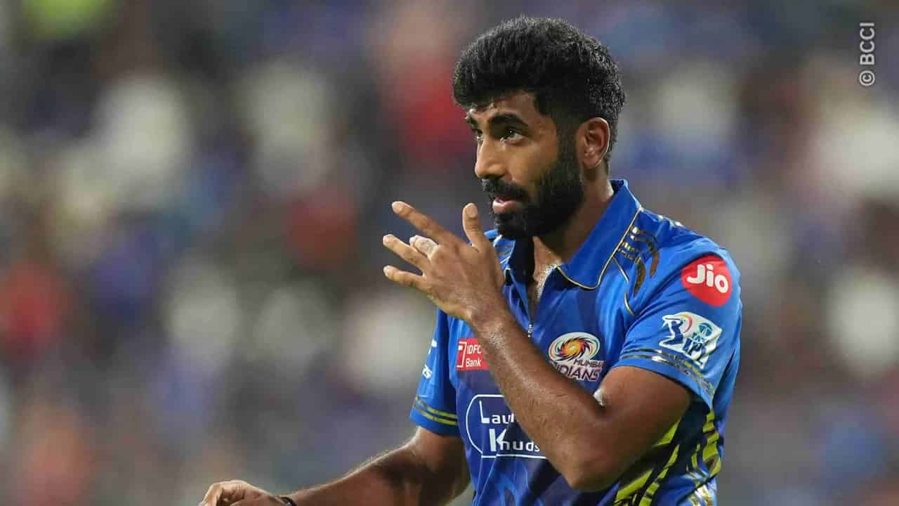 ಟೈಮ್ಸ್ ಆಫ್ ಇಂಡಿಯಾ ವರದಿಯ ಪ್ರಕಾರ, ಸ್ಟಾರ್ ವೇಗಿ ಜಸ್ಪ್ರೀತ್ ಬುಮ್ರಾ ಐಪಿಎಲ್ ಆರಂಭವಾಗುವ ಒಂದು ವಾರಕ್ಕೂ ಮೊದಲು ಬೆಂಗಳೂರಿನಲ್ಲಿರುವ ಬಿಸಿಸಿಐ ಸೆಂಟರ್ ಆಫ್ ಎಕ್ಸಲೆನ್ಸ್‌ಗೆ ಇದ್ದಕ್ಕಿದ್ದಂತೆ ಆಗಮಿಸಿದ್ದಾರೆ. ಇದು ಬುಮ್ರಾ ಮತ್ತೆ ಗಾಯಗೊಂಡಿದ್ದಾರೆಯೇ ಎಂಬ ಪ್ರಶ್ನೆಗಳನ್ನು ಹುಟ್ಟುಹಾಕಿದೆ. ಇದರ ಜೊತೆಗೆ ಮುಂಬೈ ಇಂಡಿಯನ್ಸ್ ತಂಡ ಬುಮ್ರಾ ಇಲ್ಲದೆ ಸೀಸನ್ ಪ್ರಾರಂಭಿಸಬೇಕೇ? ಎಂಬ ಪ್ರಶ್ನೆಗಳನ್ನು ಮೂಡಿಸಿವೆ. ಏಕೆಂದರೆ ಭಾರತೀಯ ಆಟಗಾರರು ಸಾಮಾನ್ಯವಾಗಿ ಫಿಟ್ನೆಸ್ ಸಮಸ್ಯೆಗಳಿದ್ದಾಗ ಮಾತ್ರ ಸಿಒಇಗೆ ಹೋಗುತ್ತಾರೆ.