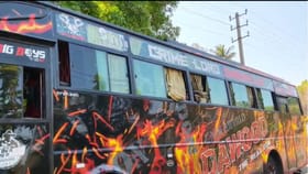 ಬಸ್ ಮೇಲೆ ಅಂಡರ್ ವಲ್ಡ್ ದಾವೂದ್ ದಿ ರಿಯಲ್ ಡಾನ್ ಎಂದು ಬರಹ