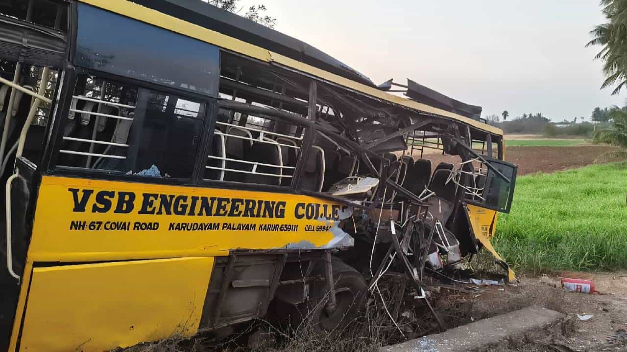 ತಮಿಳುನಾಡು: ಗೂಡ್ಸ್ ರೈಲು ಕಾಲೇಜು ಬಸ್ಗೆ ಡಿಕ್ಕಿ, 20ಕ್ಕೂ ಅಧಿಕ ವಿದ್ಯಾರ್ಥಿಗಳಿಗೆ ಗಂಭೀರ ಗಾಯ ತಮಿಳುನಾಡು: ಗೂಡ್ಸ್ ರೈಲು ಕಾಲೇಜು ಬಸ್ಗೆ ಡಿಕ್ಕಿ, 20ಕ್ಕೂ ಅಧಿಕ ವಿದ್ಯಾರ್ಥಿಗಳಿಗೆ ಗಂಭೀರ ಗಾಯ